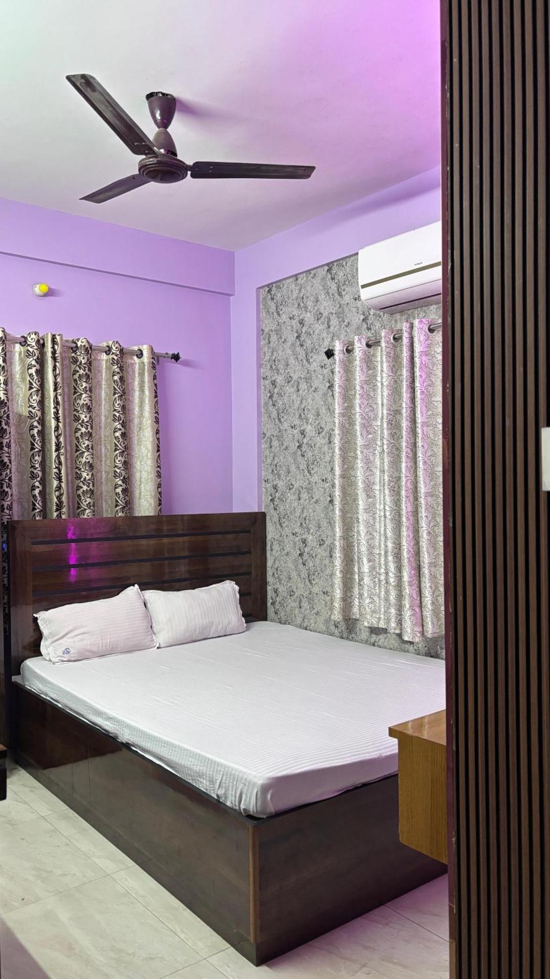 Garden Guest House Near Rene Tower Ruby General Hospital Колката Екстер'єр фото