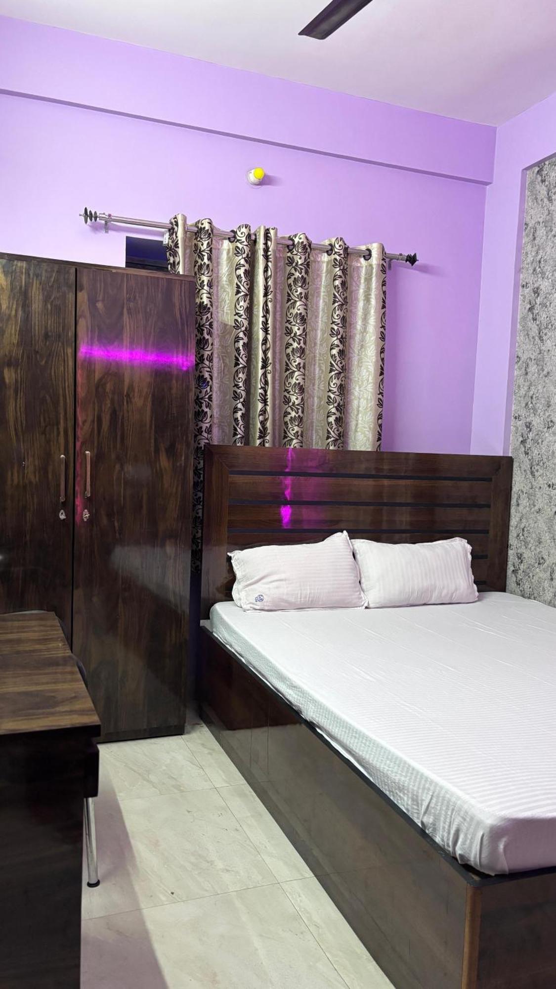 Garden Guest House Near Rene Tower Ruby General Hospital Колката Екстер'єр фото